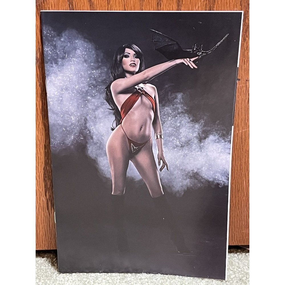 VENGEANCE OF VAMPIRELLA #1 COSPLAY 1:30 VIRGIN VARIANT NM SEXY GOTHIC HORROR NYX